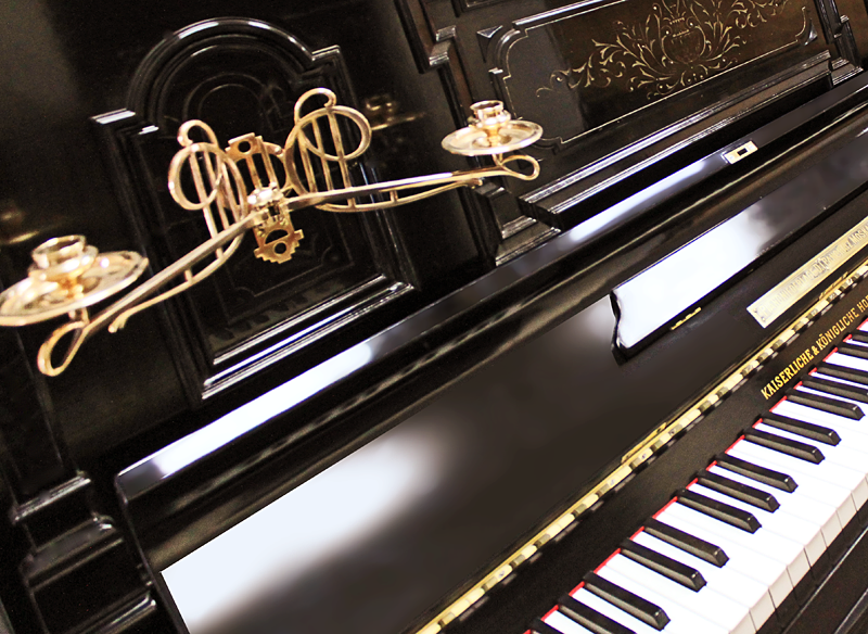 Бронзовый подсвечник